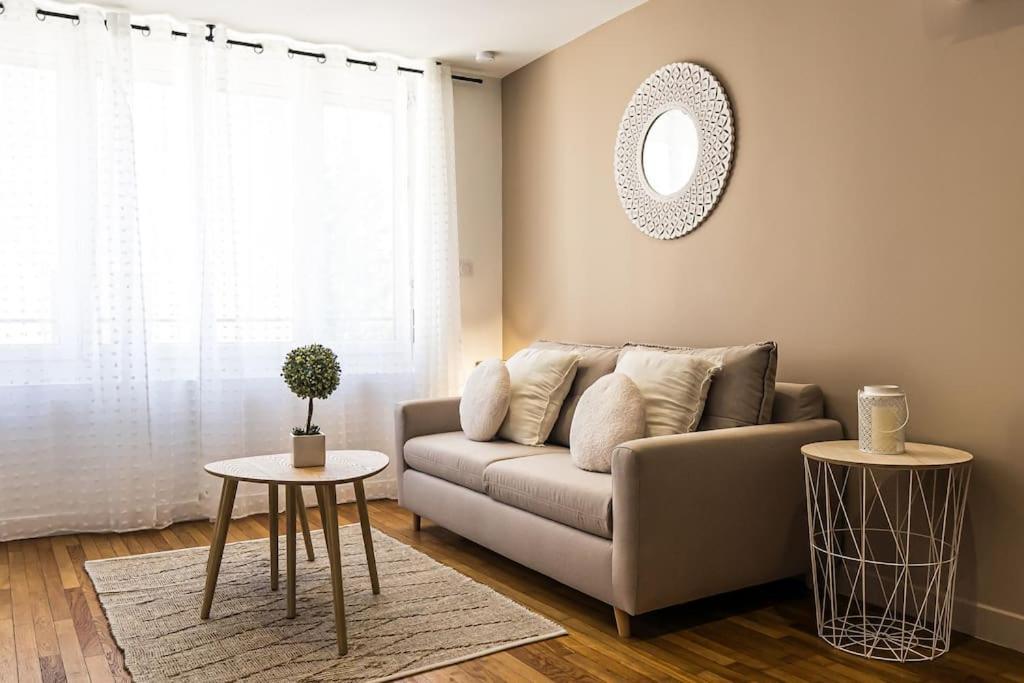 Апартаменты Cote Cour - Gare/Centre, Neuf, Clim Шатору Экстерьер фото